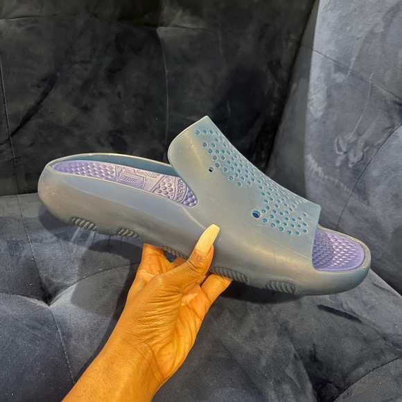 Burberry Slides - Picture 1 of 8